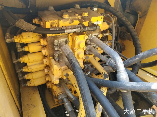 小松 PC240LC-8M0 挖掘机