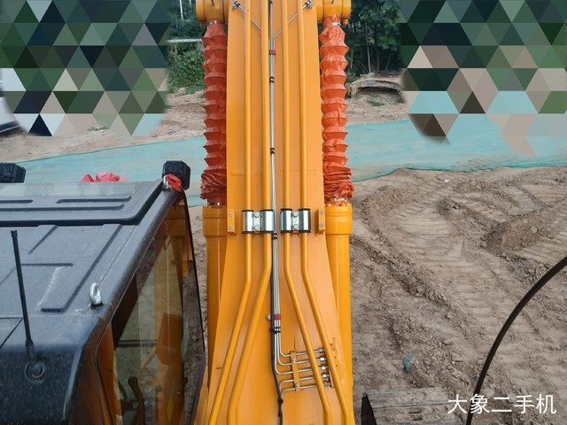 龙工 LG6225E 挖掘机