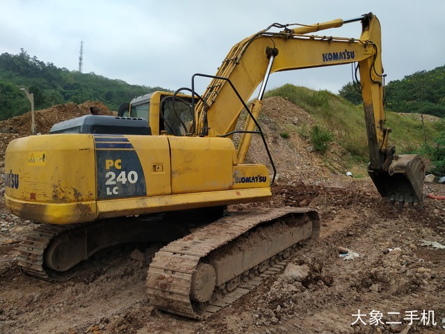 小松 PC240LC-8 挖掘机