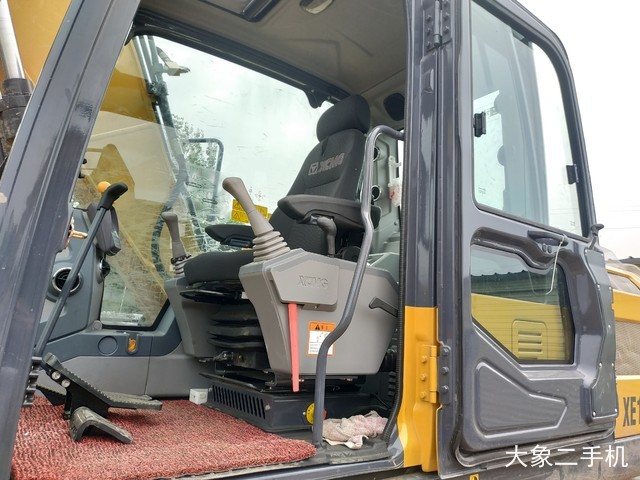 徐工 XE135D 挖掘机