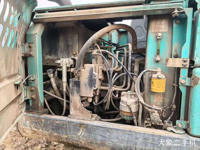 神钢 SK75-8 挖掘机