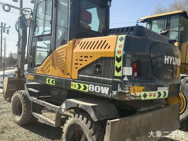 现代 R180W-9A 挖掘机