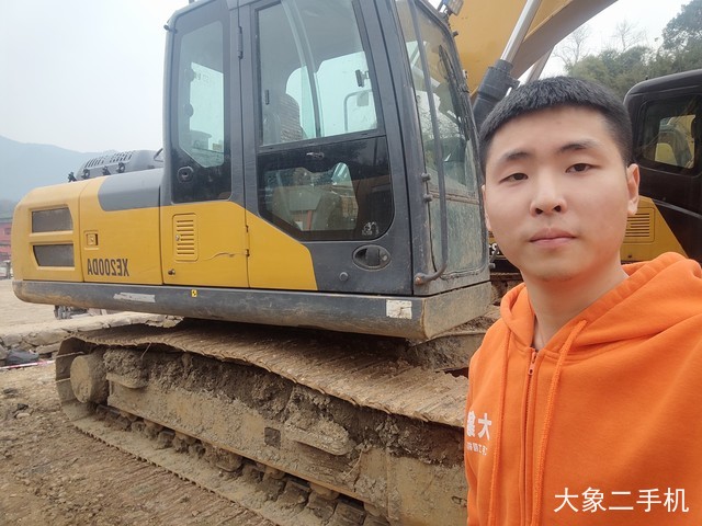 徐工 XE200DA 挖掘机