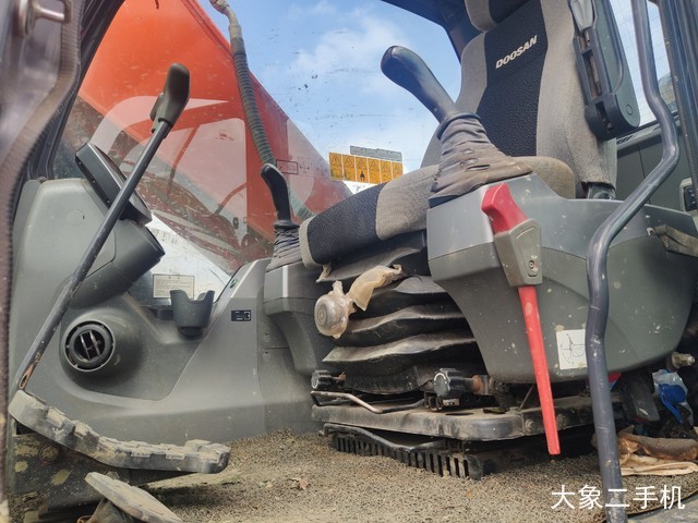 斗山 DX215-9C 挖掘机