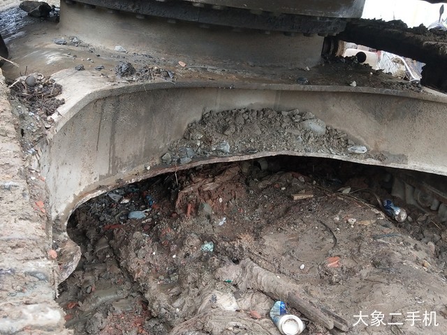 沃尔沃 EC240B 挖掘机