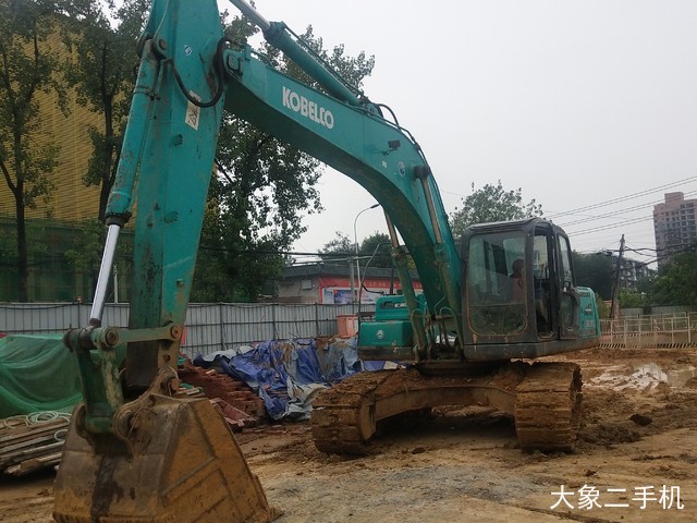 神钢 SK260LC-8 挖掘机