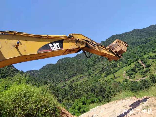 卡特彼勒 320B 挖掘机