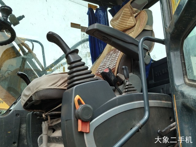 现代 R150W-9 挖掘机
