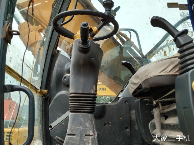 现代 R150W-9 挖掘机