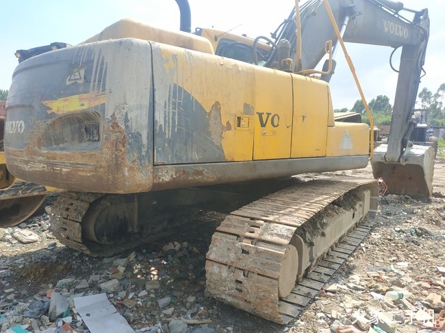 沃尔沃 EC240B 挖掘机