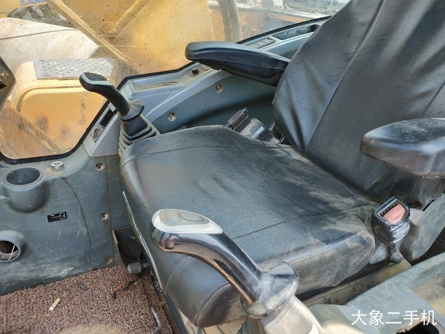 现代 R265LC-9 挖掘机