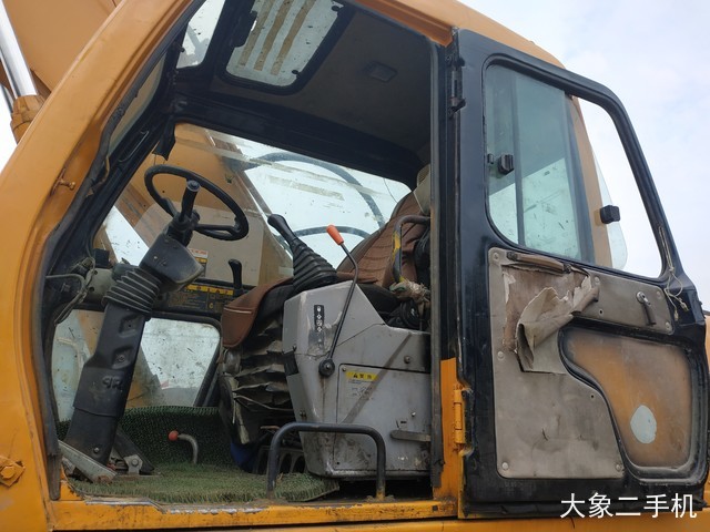 现代 R210W-5 挖掘机