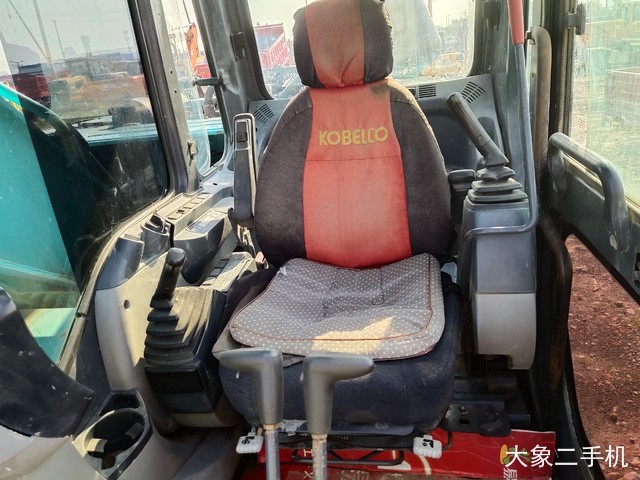 神钢 SK260LC-8 挖掘机