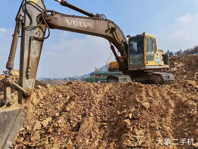 沃尔沃 EC200B 挖掘机