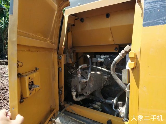 山东临工 LG6135E 挖掘机