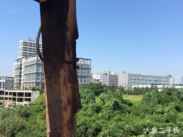 现代 R150LC-9 挖掘机