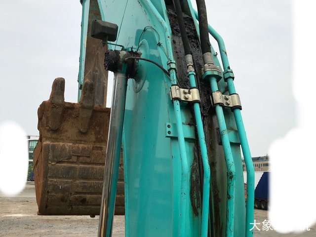 神钢 SK210LC-8 挖掘机