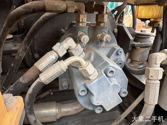 山东临工 E660F 挖掘机