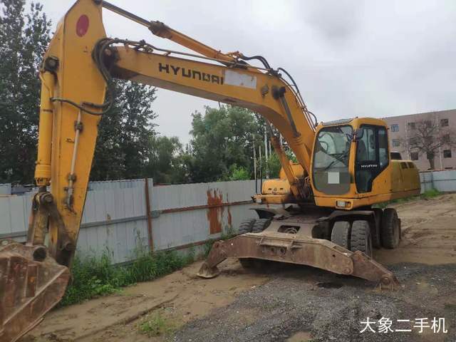 现代 R210W-5 挖掘机