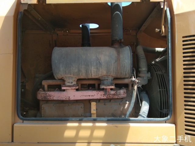 龙工 LG833B 装载机