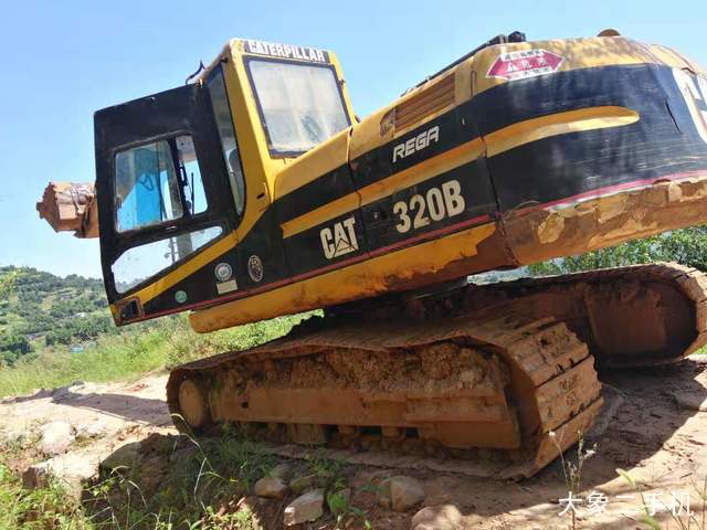 卡特彼勒 320B 挖掘机