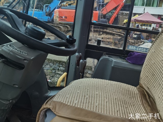 雷沃重工 ETX956 装载机