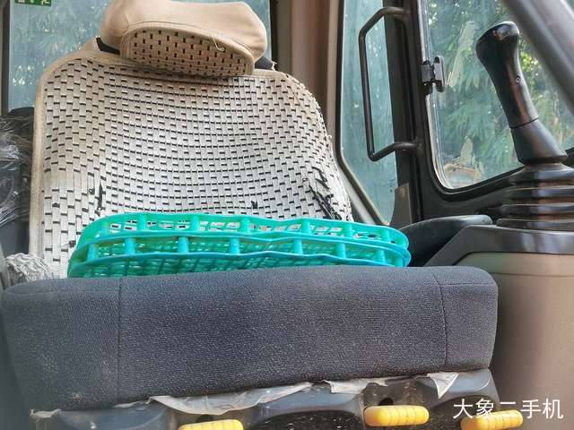 沃尔沃 EC220D 挖掘机