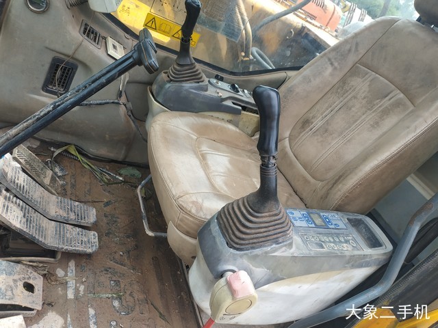 三一重工 SY235C-8 挖掘机