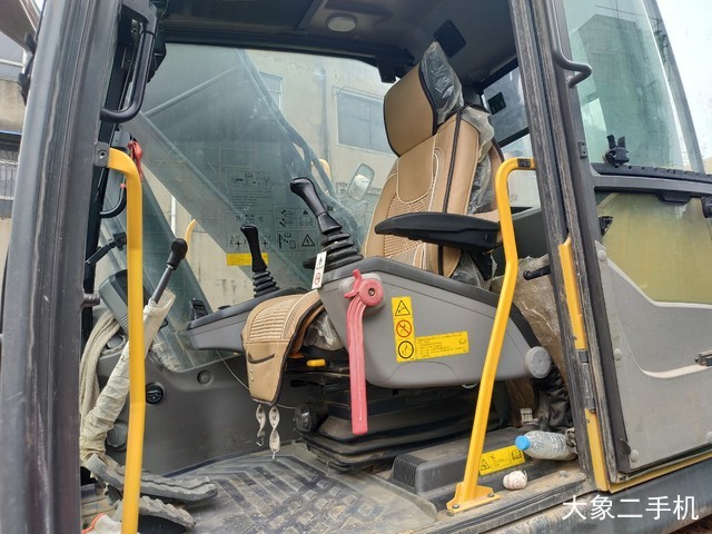 沃尔沃 EC220DL 挖掘机