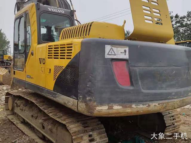 沃尔沃 EC210B 挖掘机