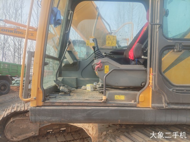 山东临工 E6225H 挖掘机