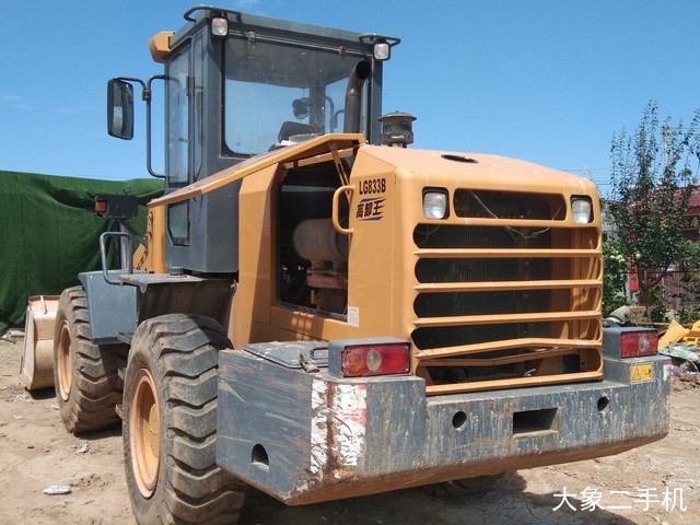 龙工 LG833B 装载机