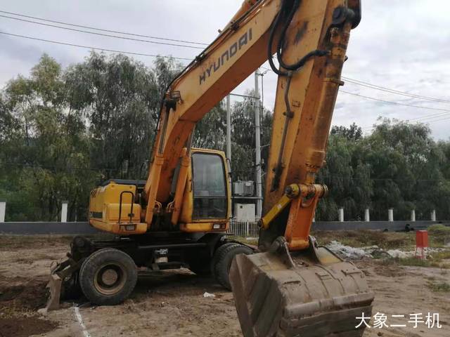 现代 R210W-7 挖掘机