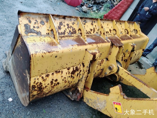 龙工 LG833B 装载机