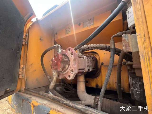 现代 R215-9 挖掘机