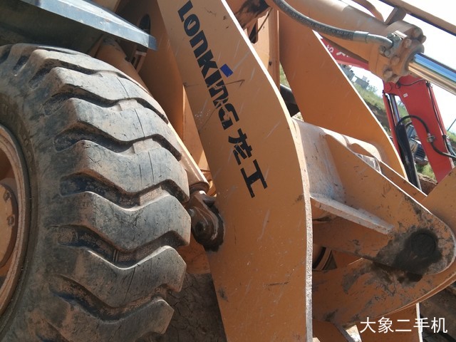 龙工 LG833B 装载机