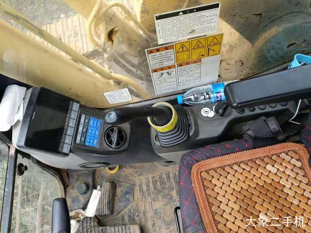 小松 PC240LC-8 挖掘机