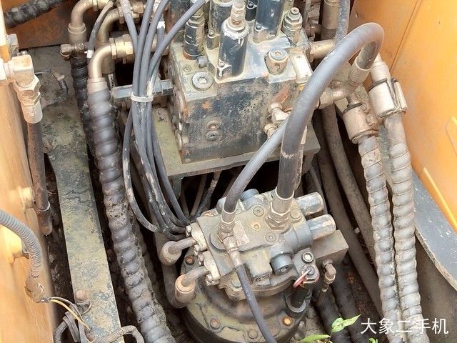 现代 R150LC-9 挖掘机