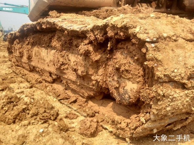 神钢 SK270D 挖掘机