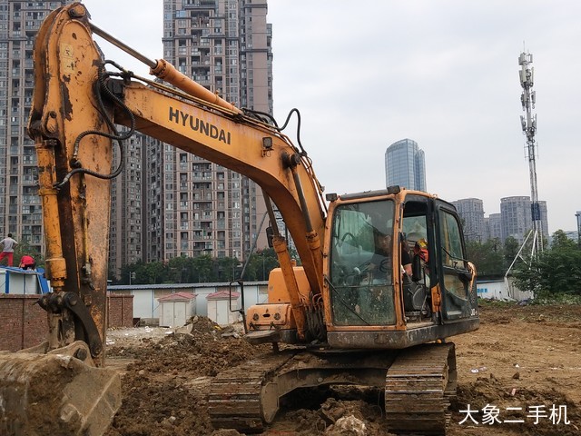 现代 R150LC-9 挖掘机