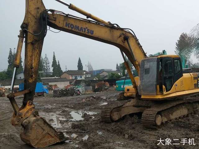 小松 PW220-7 挖掘机