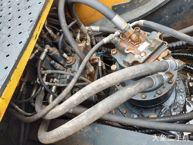 现代 R305LC-9 挖掘机