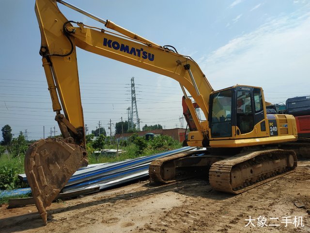 小松 PC240LC-8M0 挖掘机