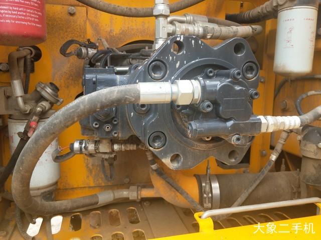 龙工 LG6225E 挖掘机