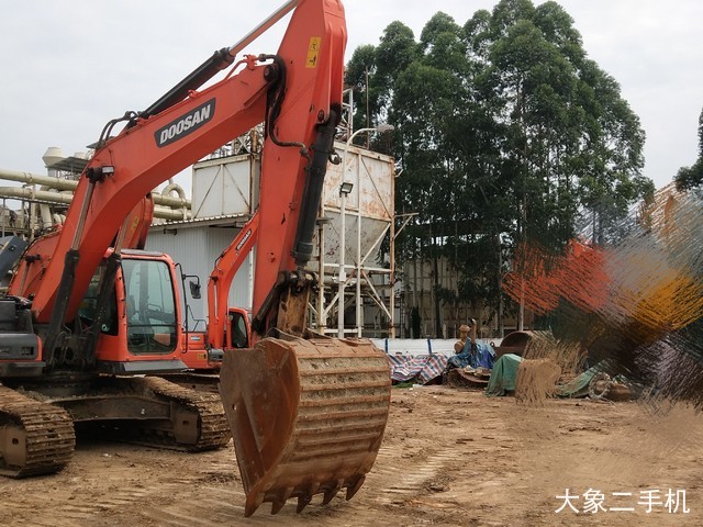 斗山 DX260LC-9C 挖掘机