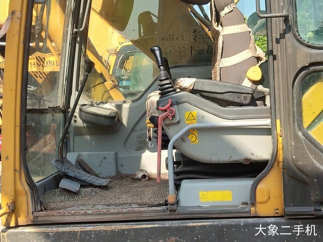 山东临工 LG6225E 挖掘机