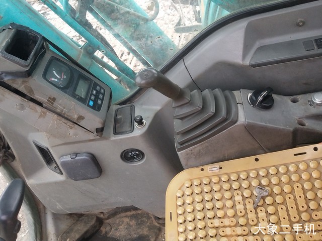 神钢 SK230-6E 挖掘机