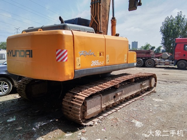 现代 R265LC-7 挖掘机