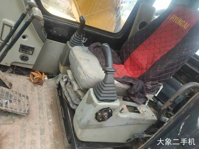 现代 R225LC-7 挖掘机