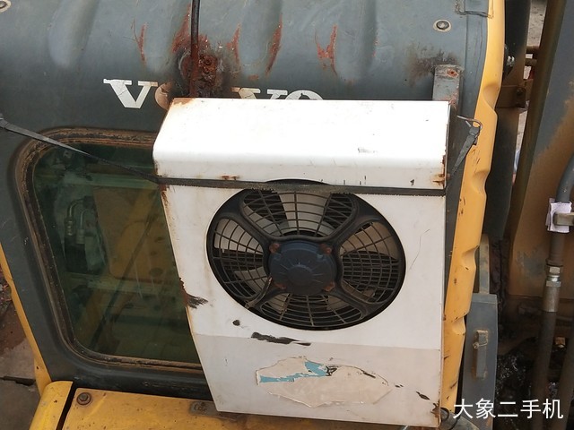 沃尔沃 EC210B 挖掘机